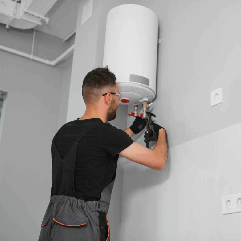 Intervention d'un technicien sur le passage au gaz H dans les Hauts-de-France